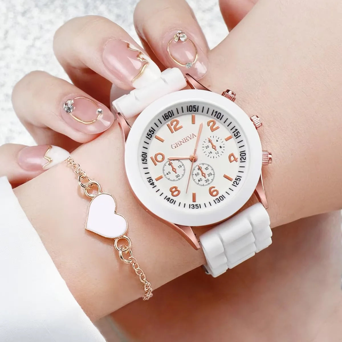 Ensemble de montres à quartz avec bracelet en silicone pour femme, horloge à la mode, cadeau pour fille, sans boîte, 5 pièces, 6 pièces